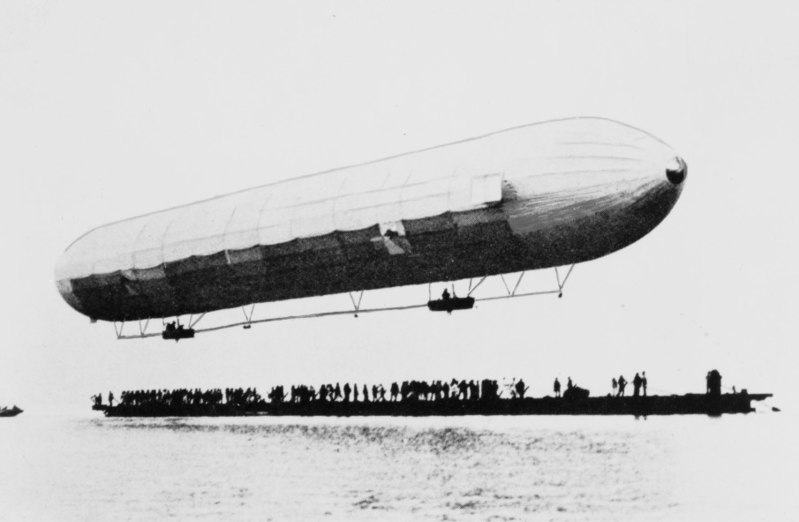 LZ 1 Erste Fahrt 1900.jpg