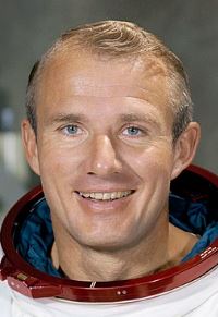 Datei:Vance Brand.jpg