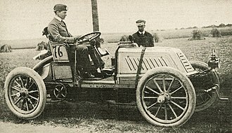 1902 Weltrekordfahrzeug Mors Z mit dem Fahrer Vanderbilt.jpg